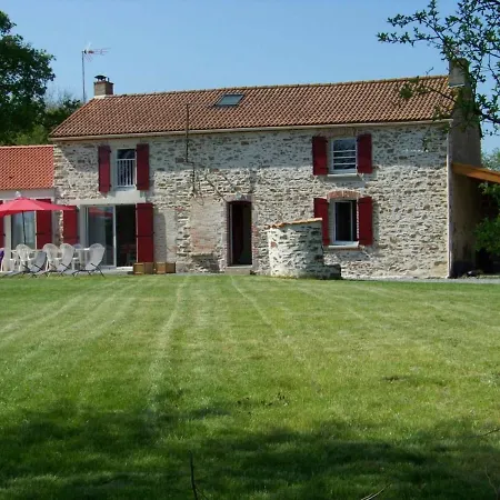Maison Renovee En Pleine Campagne Avec Terrain, Terrasse Et Equipements Familiaux - Fr-1-426-157 * La Roche-sur-Yon