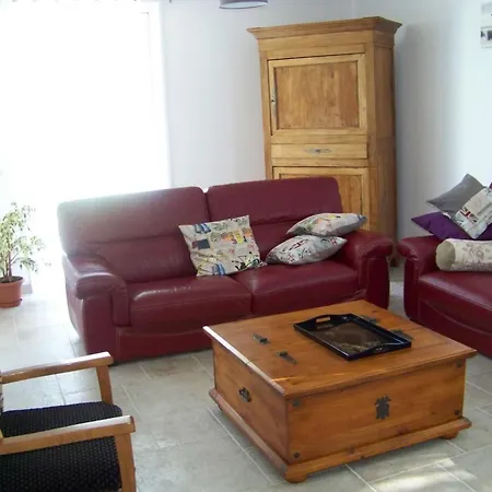 Maison Renovee En Pleine Campagne Avec Terrain, Terrasse Et Equipements Familiaux - Fr-1-426-157 * La Roche-sur-Yon