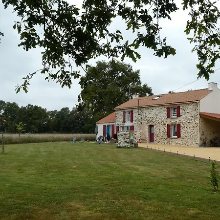 Maison Renovee En Pleine Campagne Avec Terrain, Terrasse Et Equipements Familiaux - Fr-1-426-157 La Roche-sur-Yon