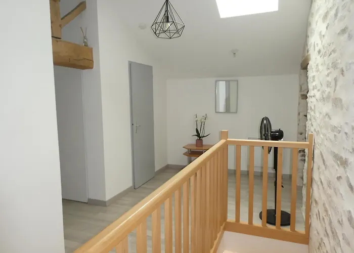 Maison Renovee En Pleine Campagne Avec Terrain, Terrasse Et Equipements Familiaux - Fr-1-426-157 *