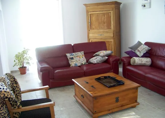 Maison Renovee En Pleine Campagne Avec Terrain, Terrasse Et Equipements Familiaux - Fr-1-426-157 * La Roche-sur-Yon