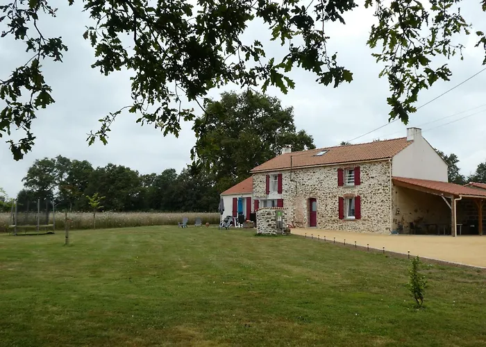 Maison Renovee En Pleine Campagne Avec Terrain, Terrasse Et Equipements Familiaux - Fr-1-426-157 La Roche-sur-Yon